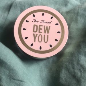 Too faced setting powder